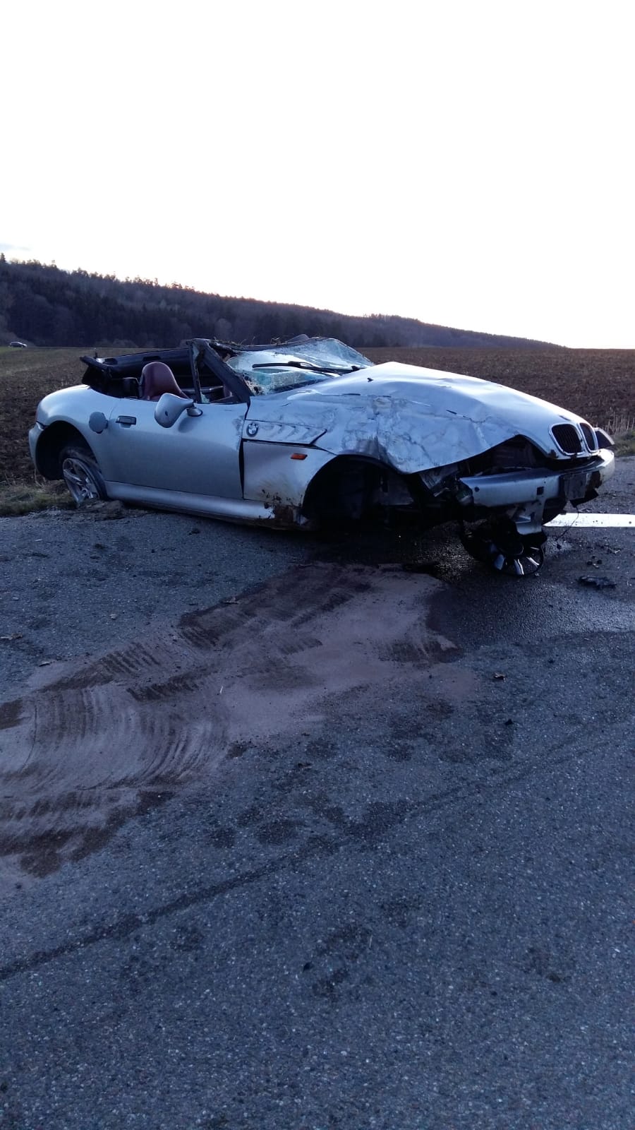 Cabrio überschlägt sich