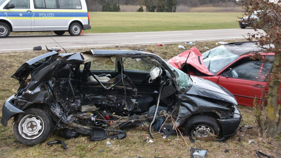Schwerer Verkehrsunfall auf der B2 zwischen Kaisheim Nord und Buchdorf